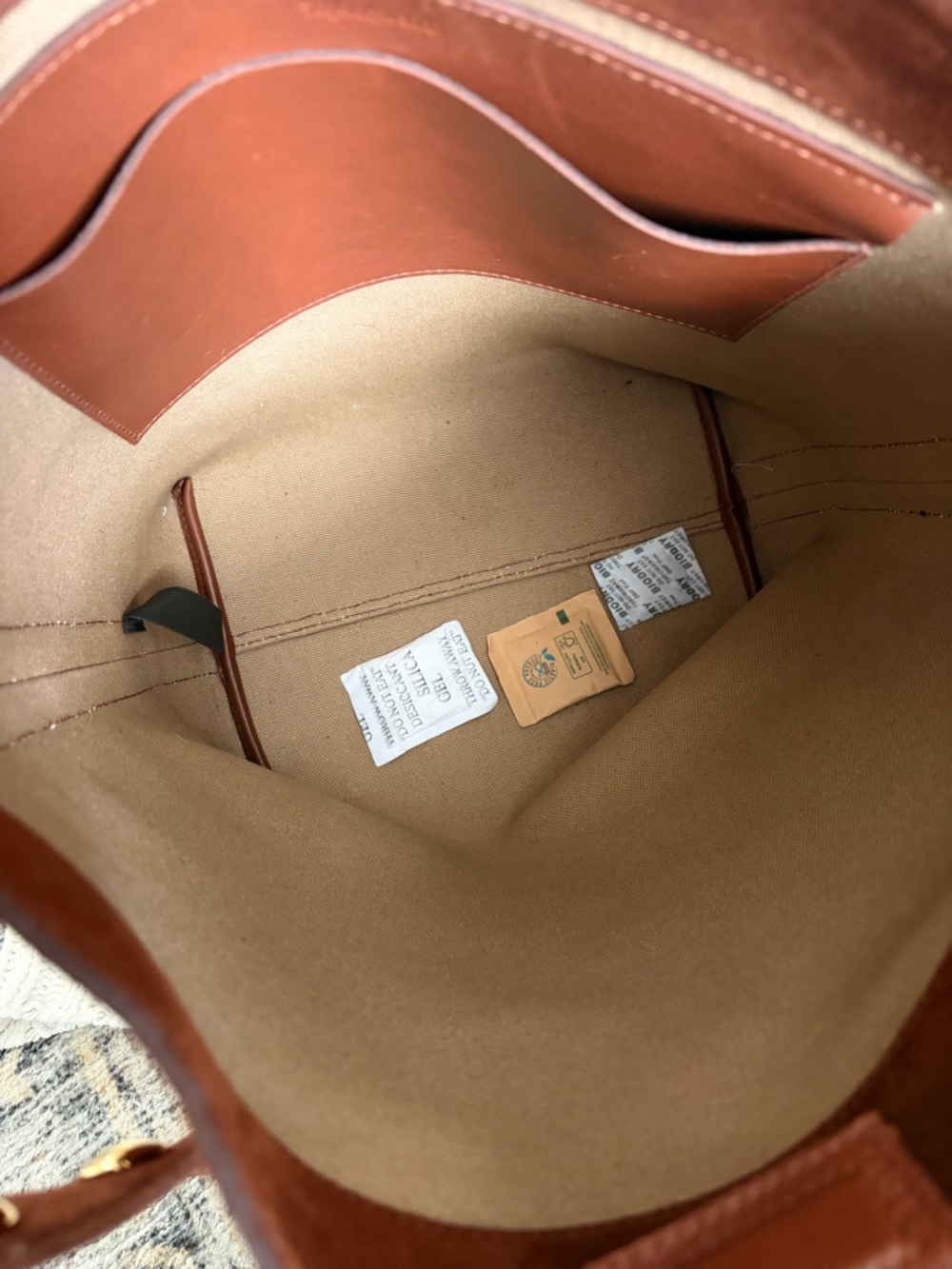 Madewell Suede Bucket Bag with Gold-Stud Shoulder Strap - Picture 7 of 8